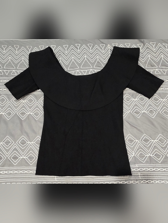 Club Monaco Tops - Club Monaco Jonet Sweater In Black Size XS